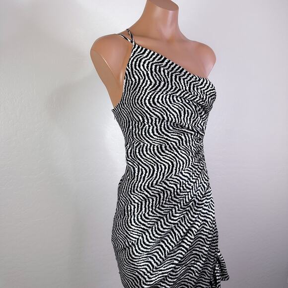 Cinq A Sept Christel 100% Silk Ruffled One Shoulder Midi Dress Striped sz 0 NWT - Picture 4 of 12